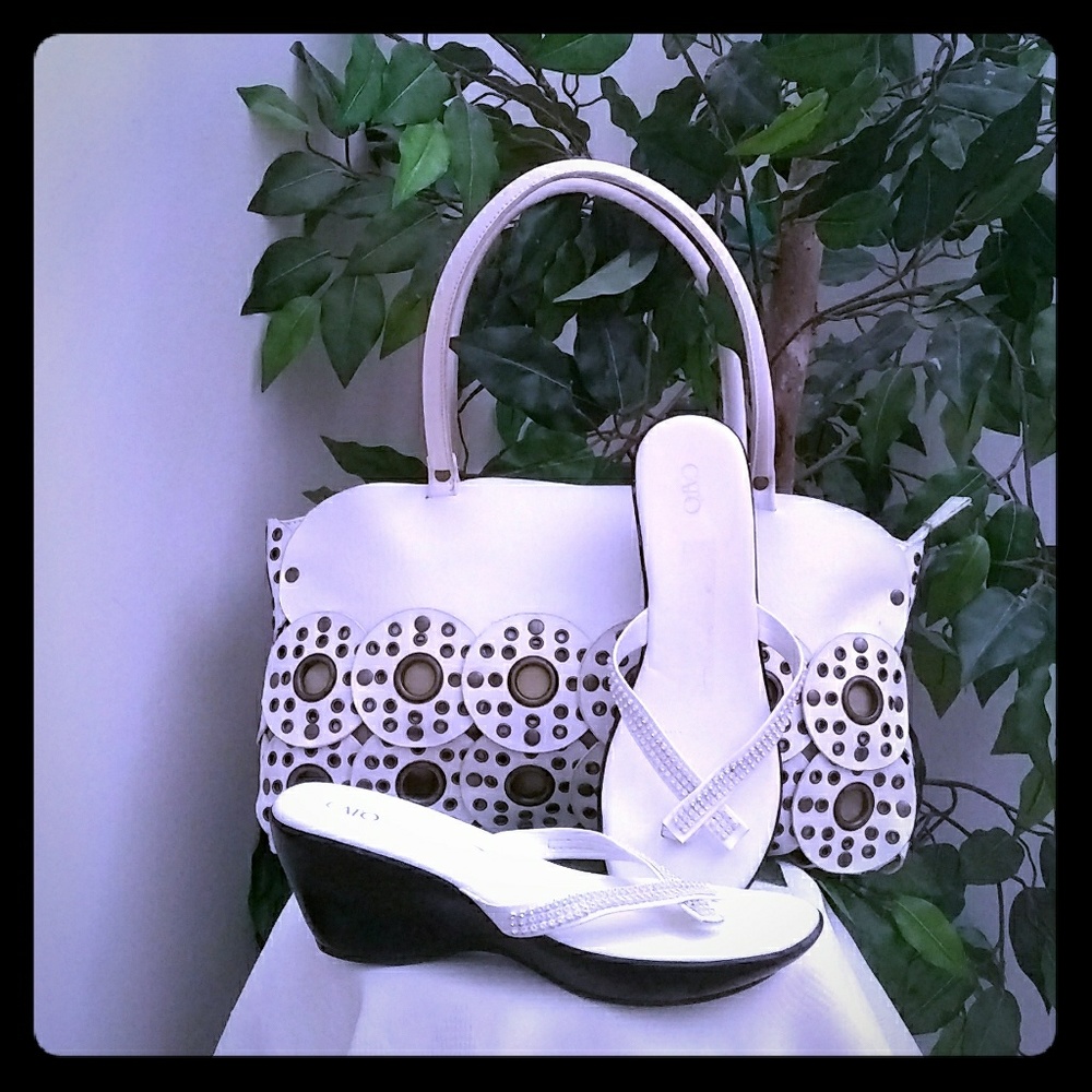Cato White Wedge Sandals w/White handbag